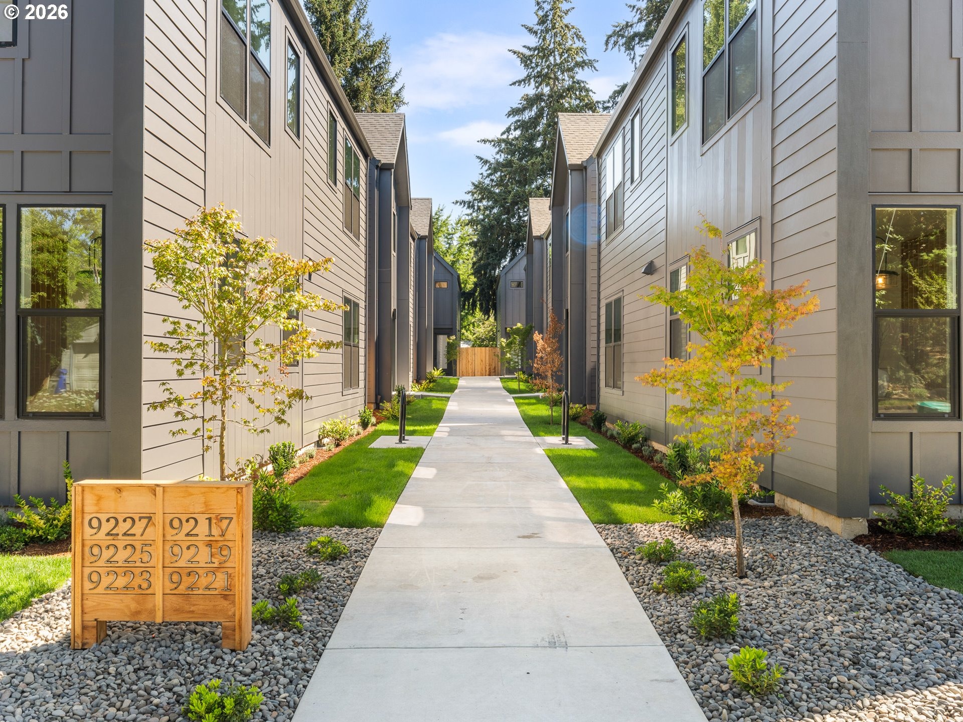 Seneca St, Portland, OR 97203 #1