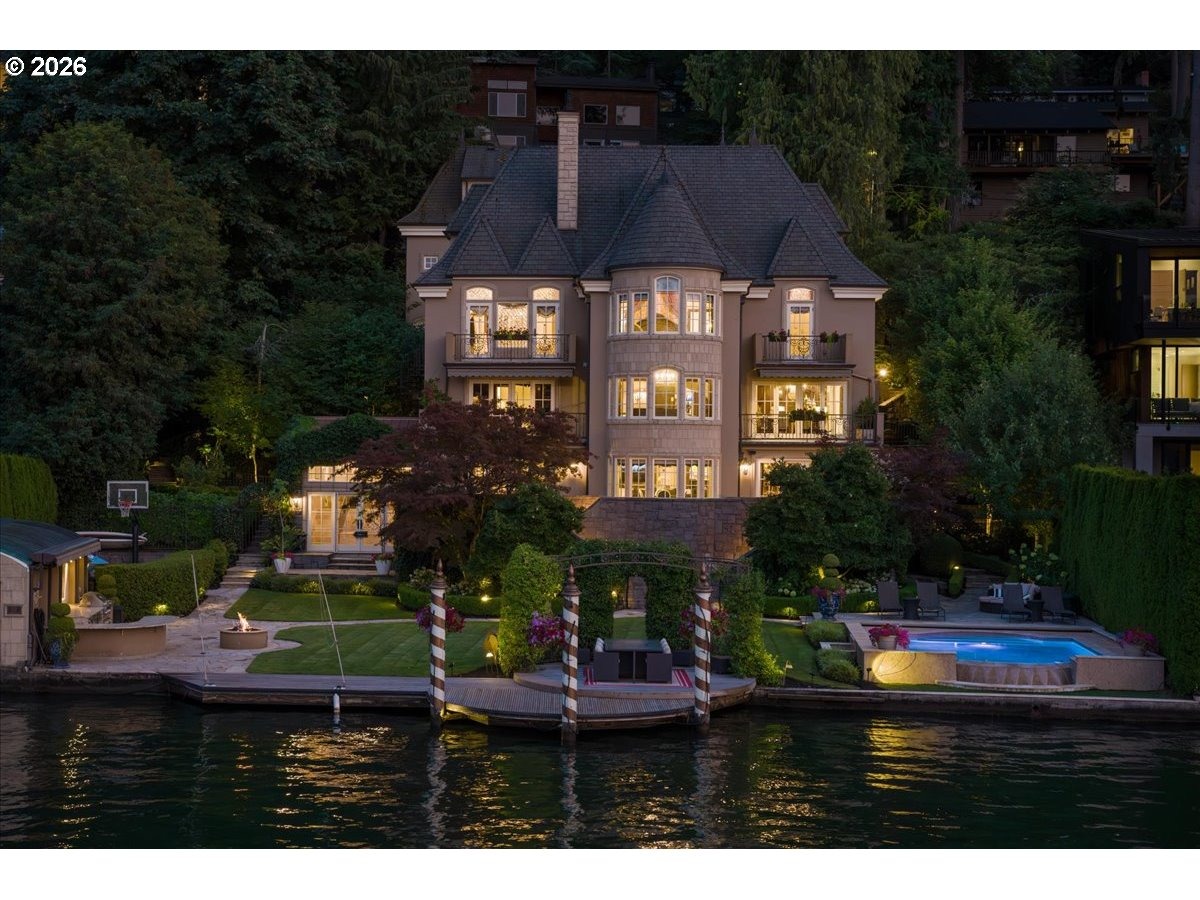 Lake Front Rd, Lake Oswego, OR 97034