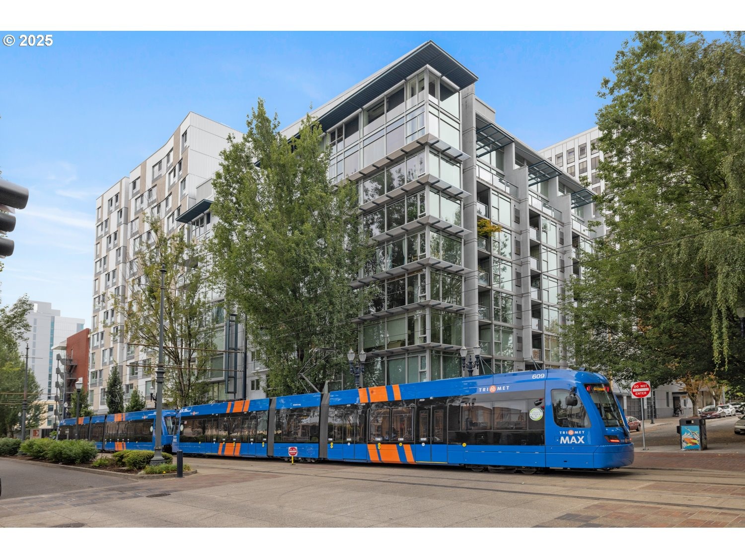 Holladay St, Portland, OR 97232