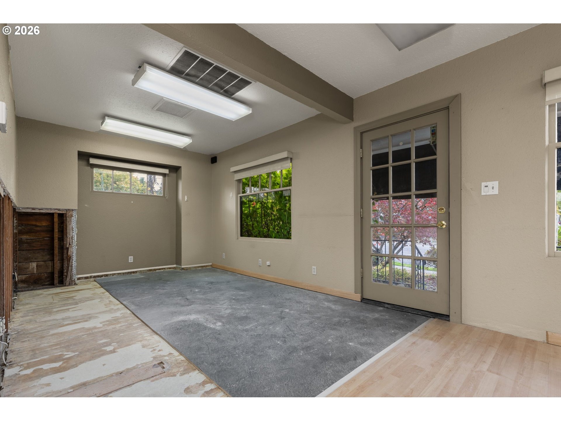 Burnside St, Portland, OR 97215