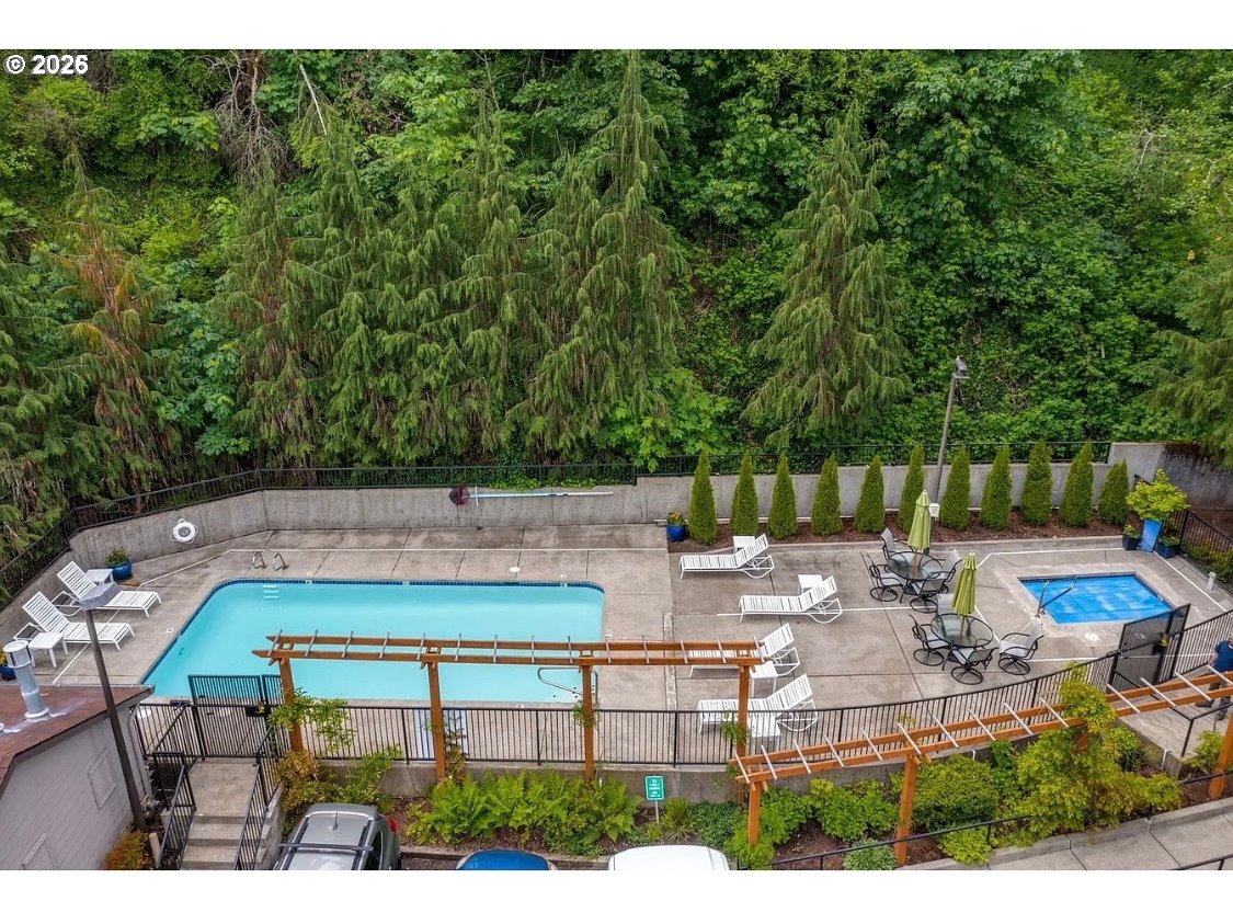 Larkspur Ln, West Linn, OR 97068