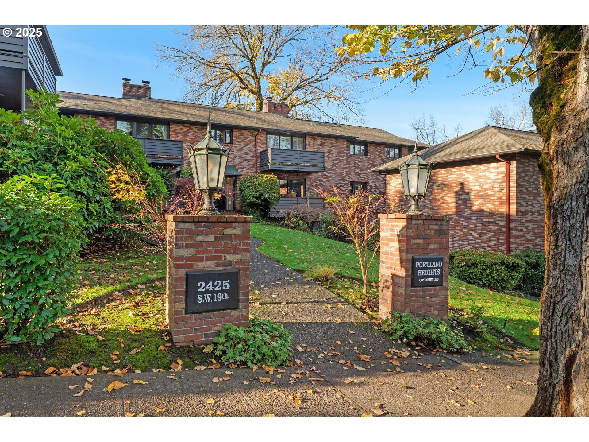 19th Ave, Portland, OR 97201