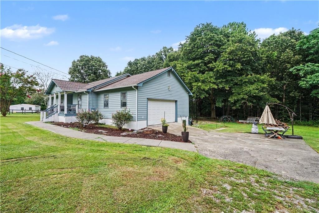 Stone Lea Trce, Oxford, GA 30054