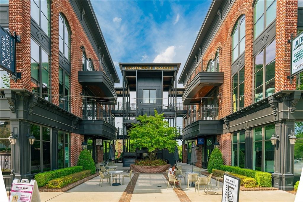 Valley Summit Ct, Roswell, GA 30075