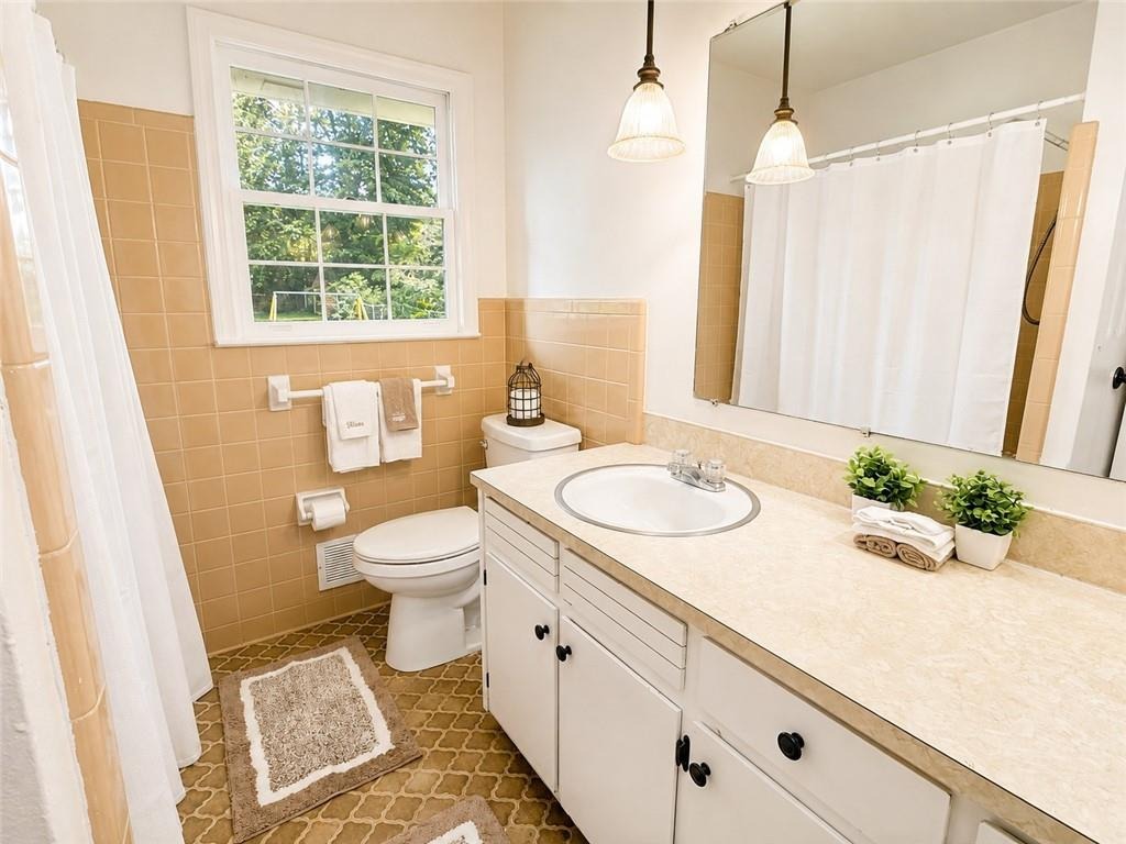 Oakhill Ct, Stone Mountain, GA 30087