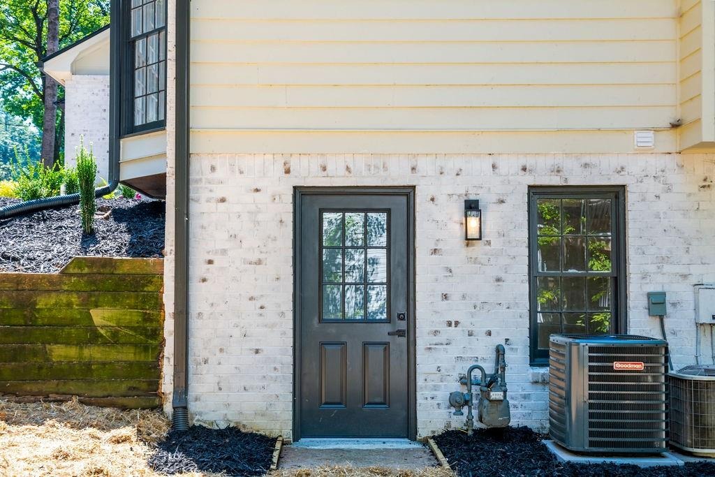 Ridgefield Dr, Roswell, GA 30075
