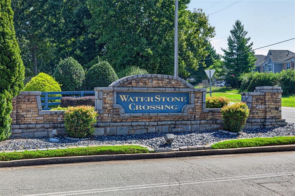 Beacon Ridge Ln, Flowery Branch, GA 30542