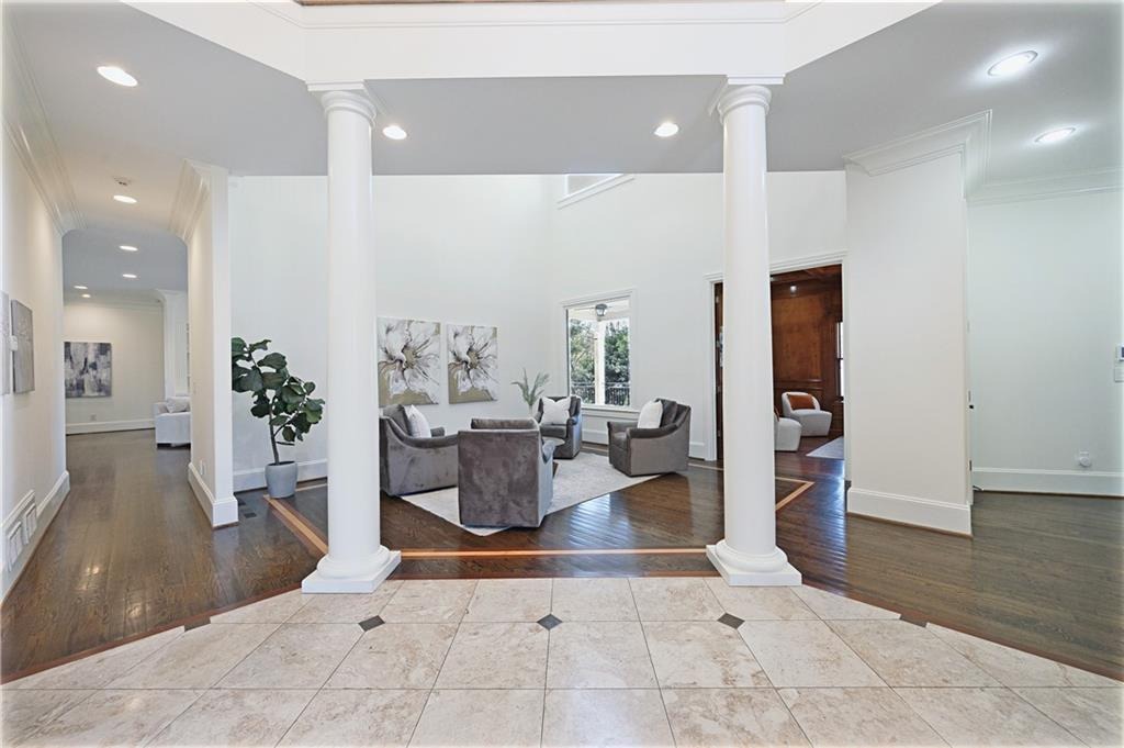 Regency Cir, Sandy Springs, GA 30350