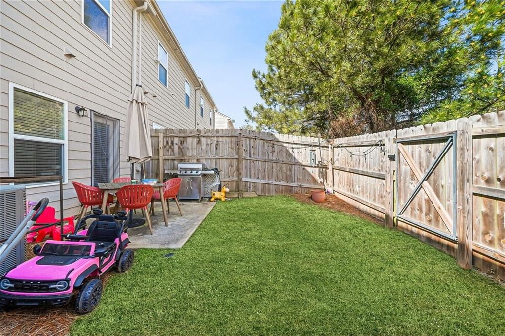 Madeline Pl, Stone Mountain, GA 30083