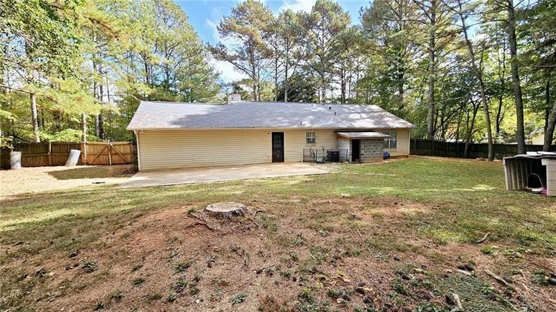 Bond Dr, Ellenwood, GA 30294