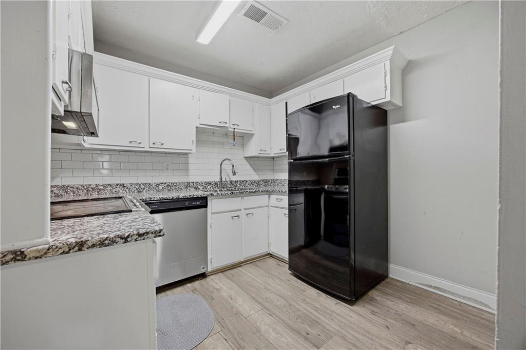 Six Oaks Cir, Norcross, GA 30093