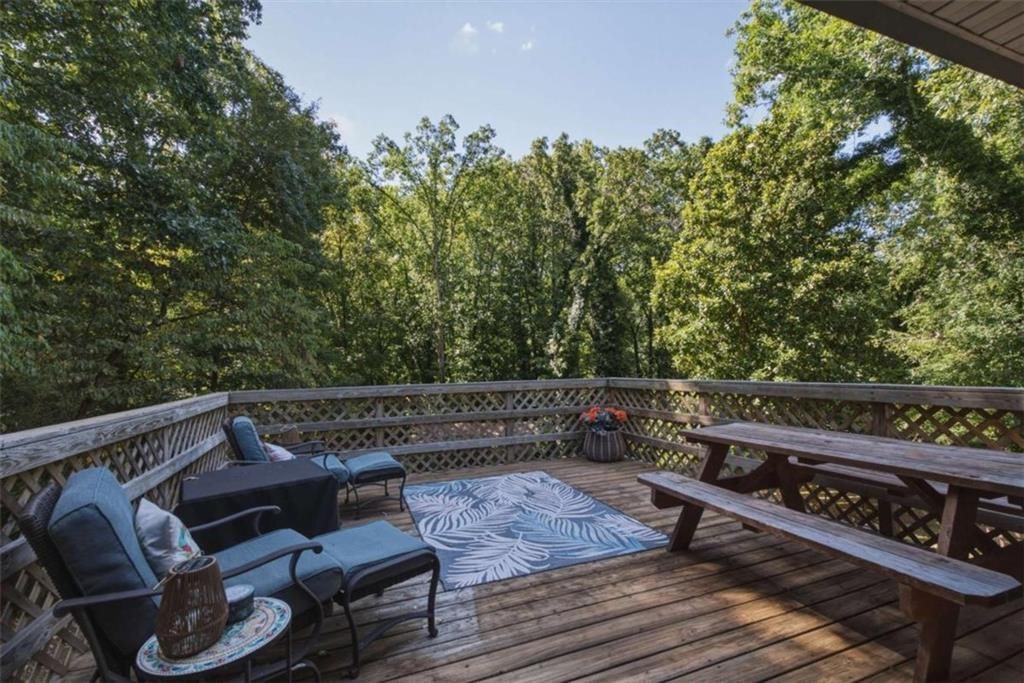 Holly Dr, Gainesville, GA 30501
