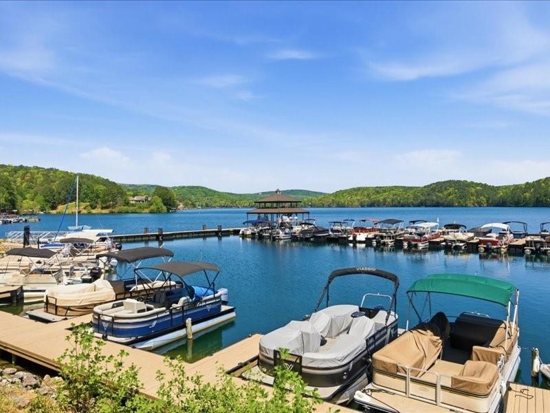 Hawks Trl, Waleska, GA 30183