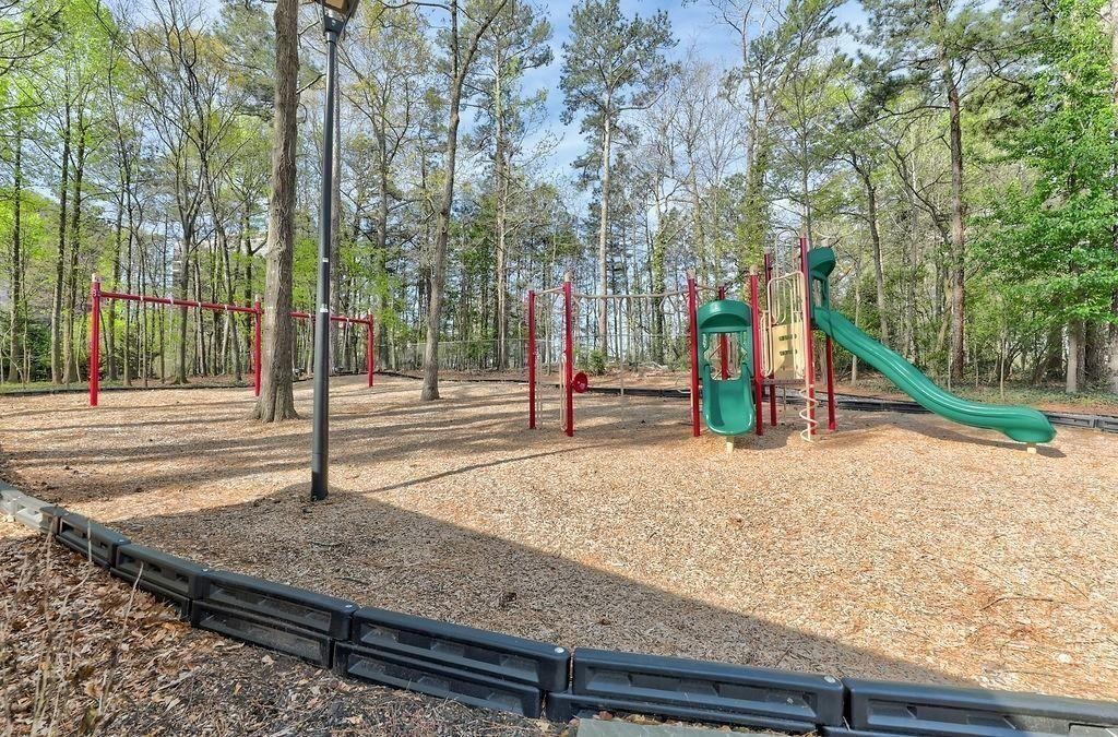 Mount Vernon Cir, Sandy Springs, GA 30338