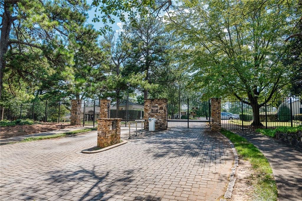 Stone Gate Ln, Atlanta, GA 30317