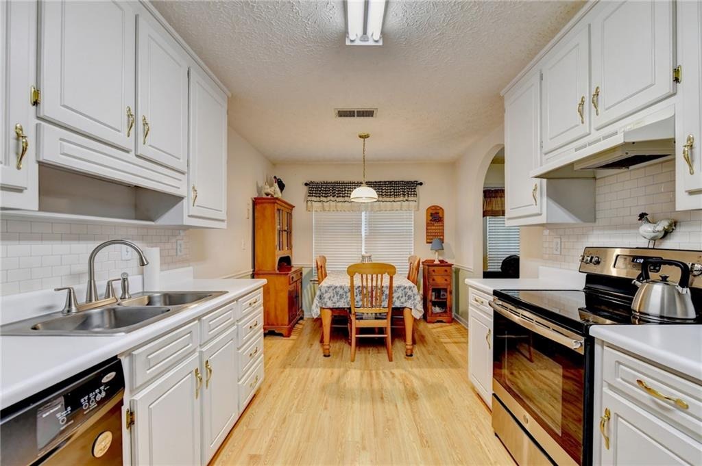 Willow Springs Ct, Loganville, GA 30052
