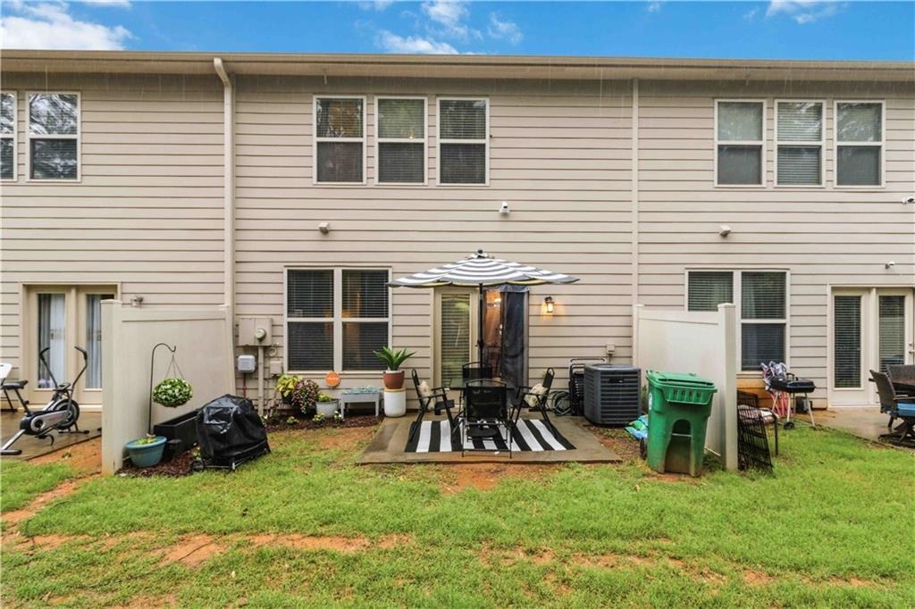 Madeline Pl, Stone Mountain, GA 30083