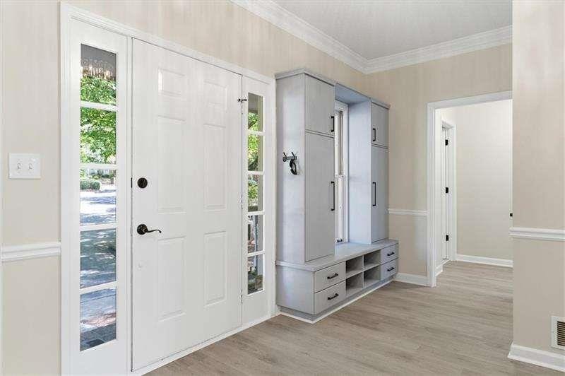 Riverview Trl, Roswell, GA 30075