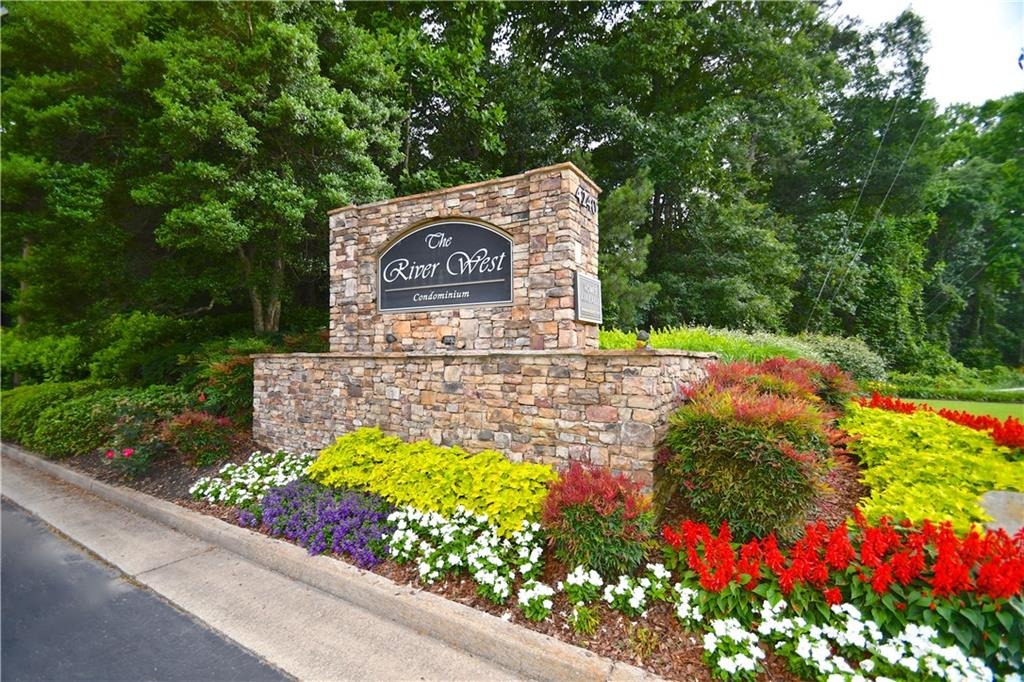 River Green Dr, Atlanta, GA 30327