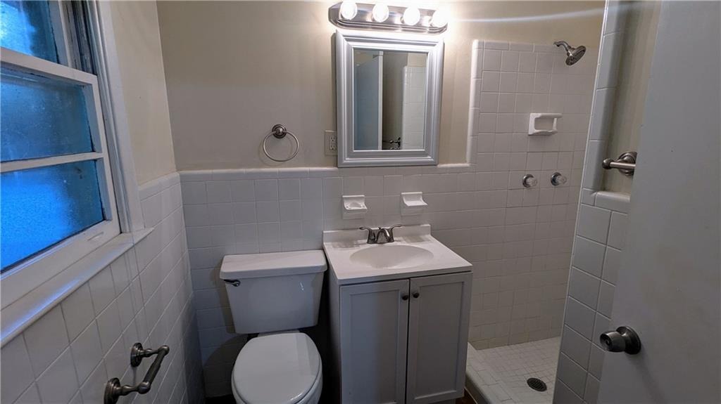 Dobbs Dr, Kennesaw, GA 30152