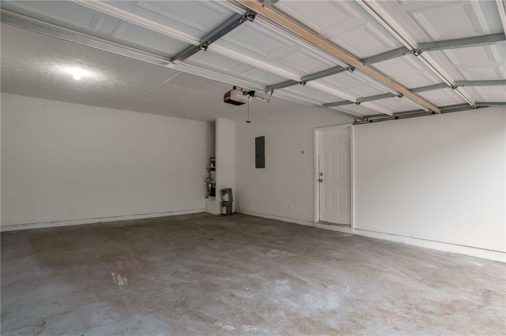 Linecrest Ln, Ellenwood, GA 30294