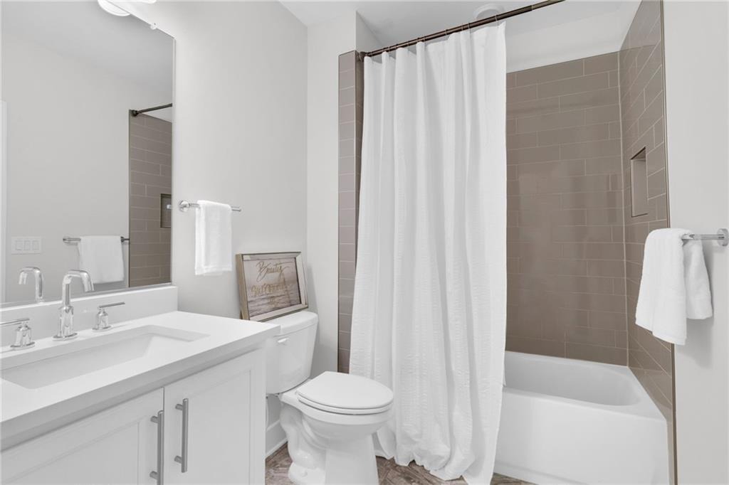 Grand Litchfield Dr, Roswell, GA 30075