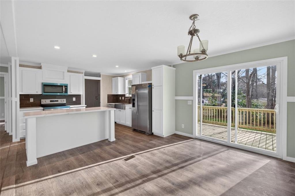 Woodland Cir, Loganville, GA 30052