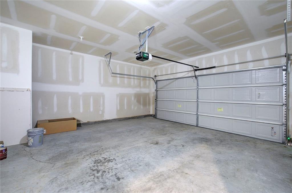 Perth Dr, Cartersville, GA 30121