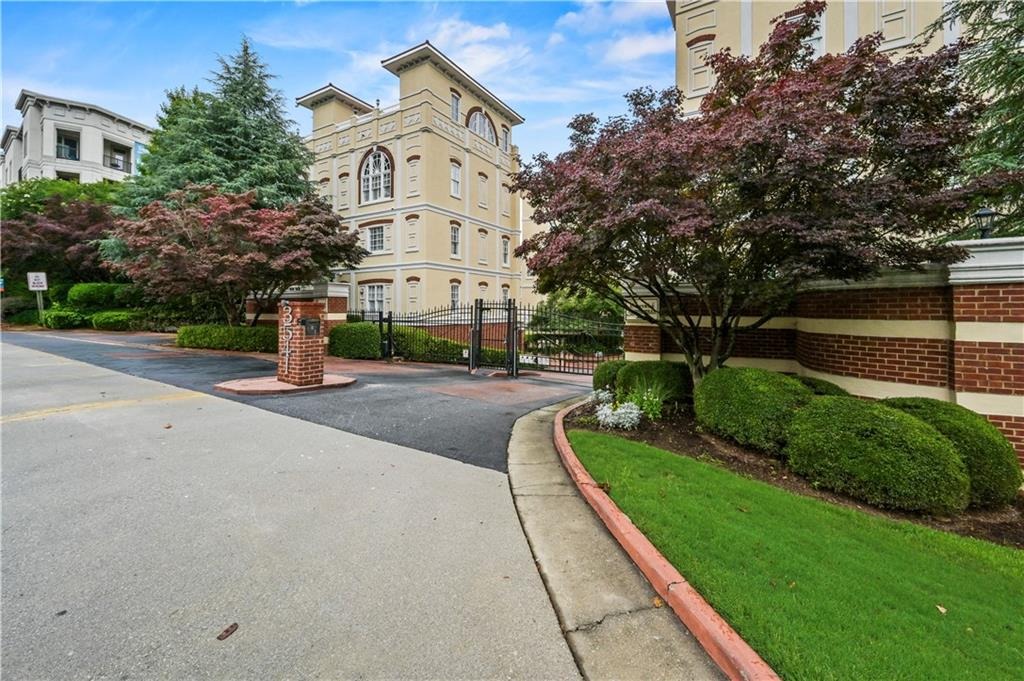 Roswell Rd, Atlanta, GA 30305