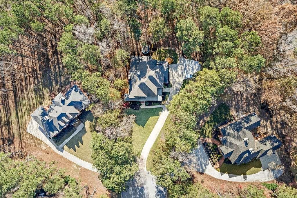 Rose Arbor Ct, Newnan, GA 30265