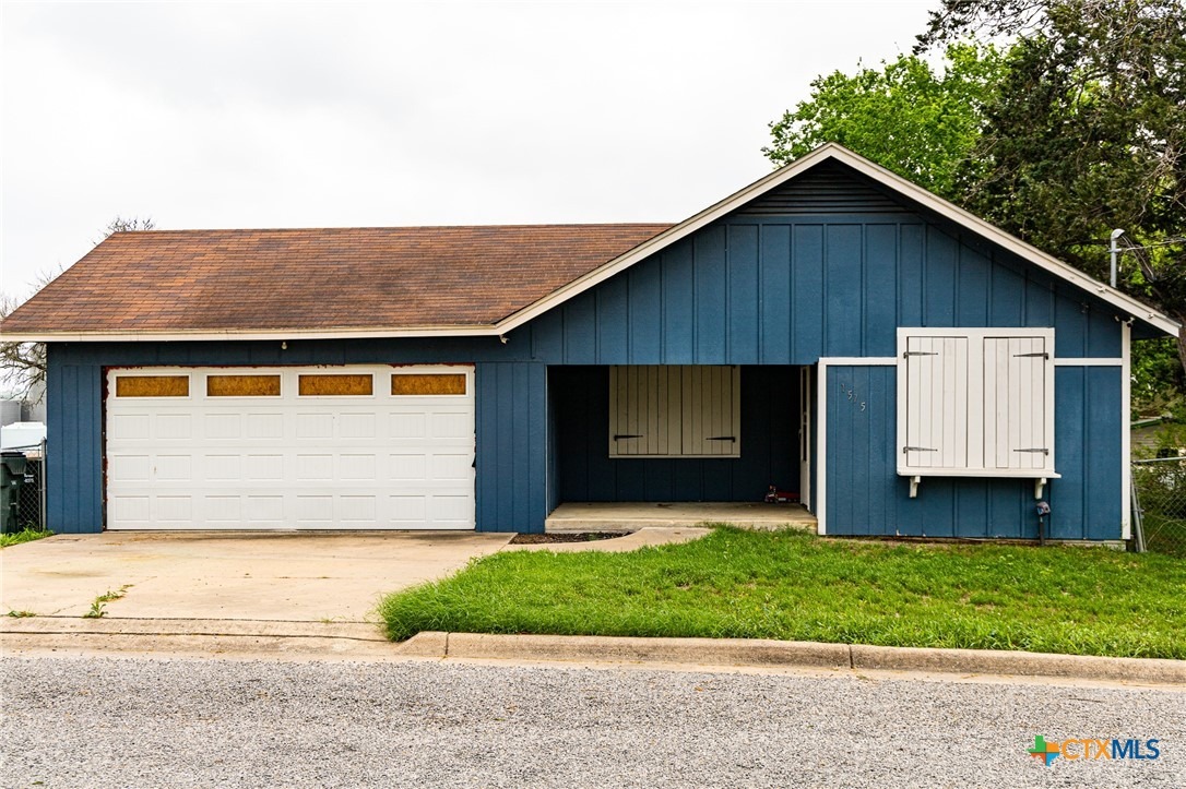 Moulton St, Shiner, TX 77984 #1
