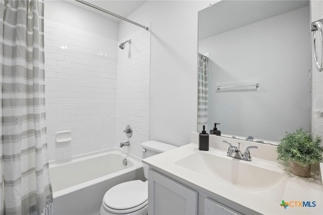 Katie Elder Dr, Jarrell, TX 76537