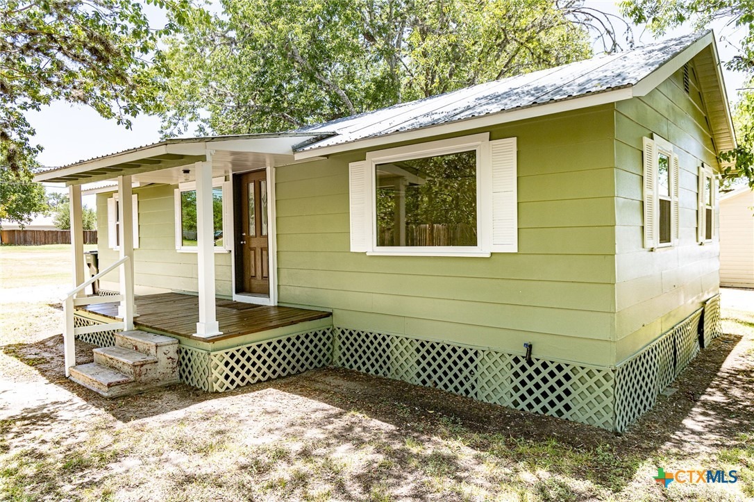 Bowie St, Hallettsville, TX 77964 #1