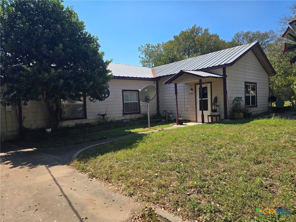 Leon St, Gatesville, TX 76528