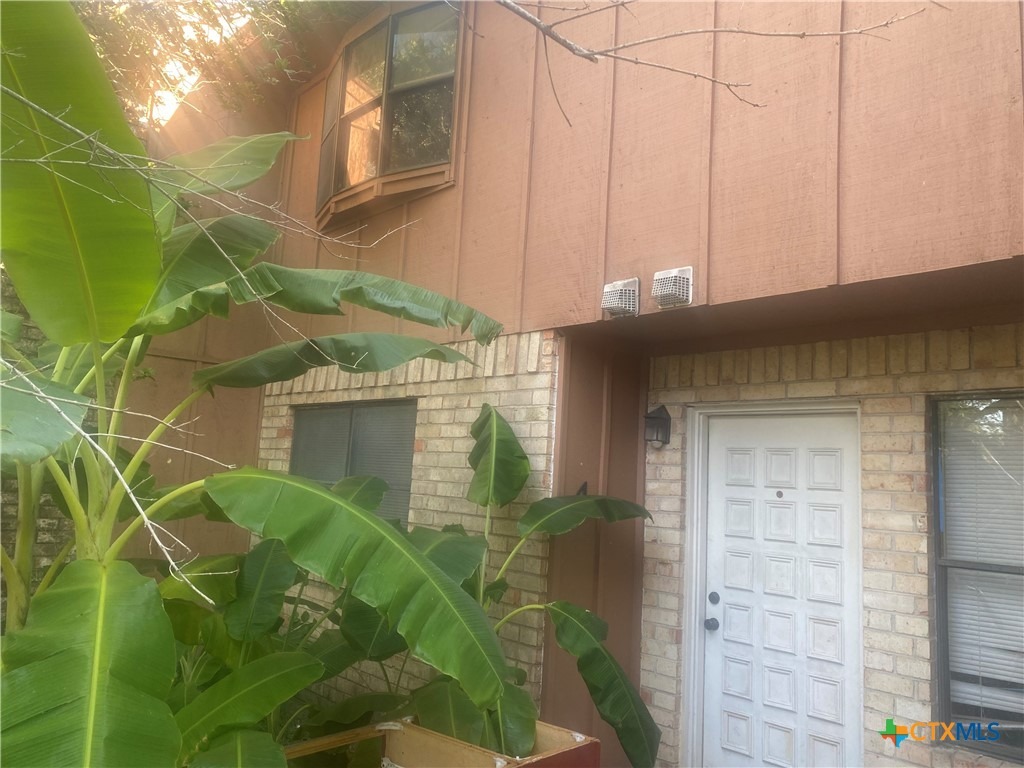 Palmwood Dr, Victoria, TX 77901