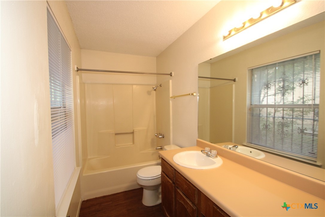 Dickens Dr, Killeen, TX 76543