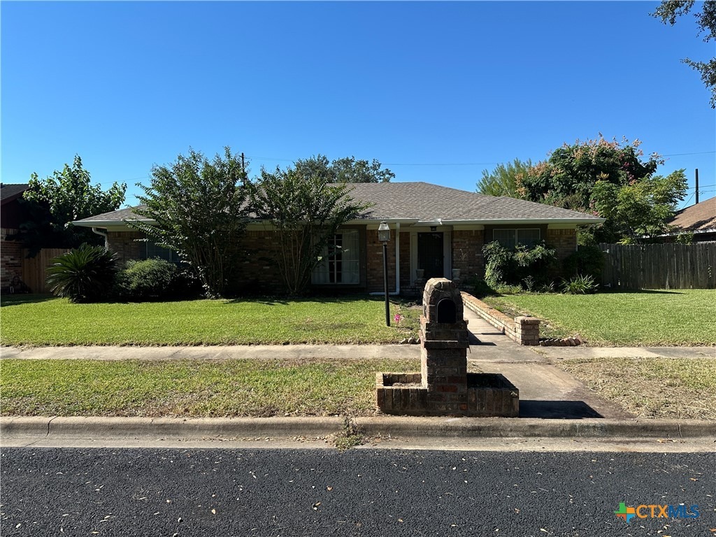 Oxford St, Victoria, TX 77904