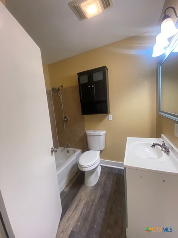 Hackberry Ave, Luling, TX 78648