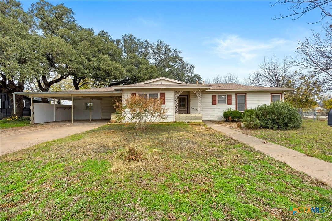 Woodlawn St, San Saba, TX 76877