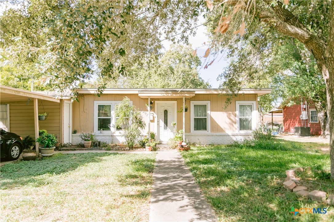 Warren Ave, Victoria, TX 77901