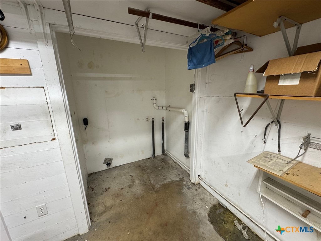 Bowie Ave, Cameron, TX 76520