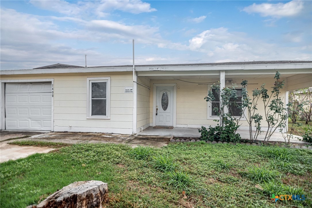 Holloman Dr, Port Lavaca, TX 77979