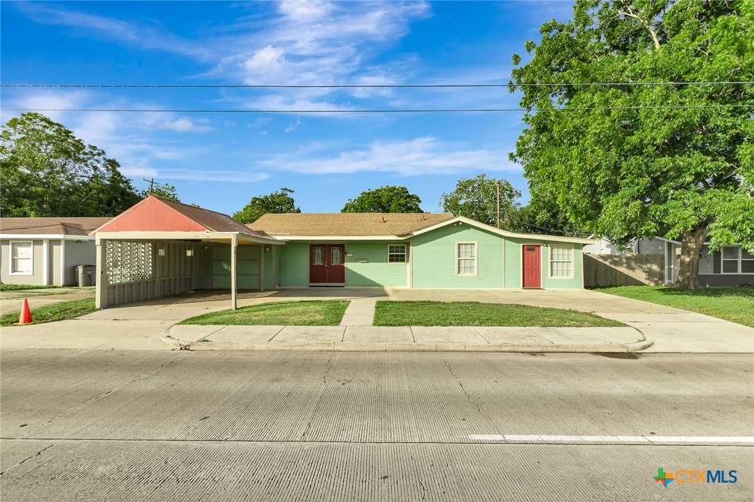 Sam Houston Dr, Victoria, TX 77901