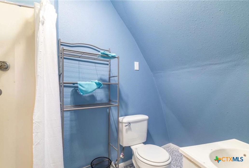 Rabbit Run Rd, Victoria, TX 77905