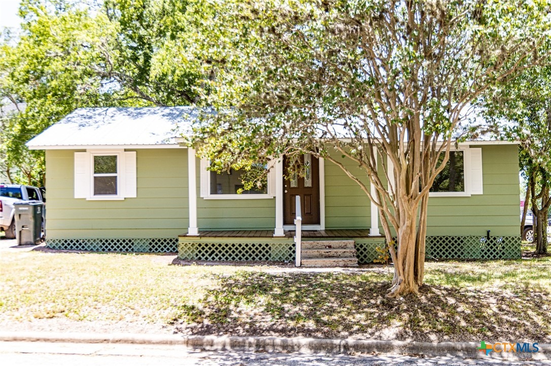 Bowie St, Hallettsville, TX 77964