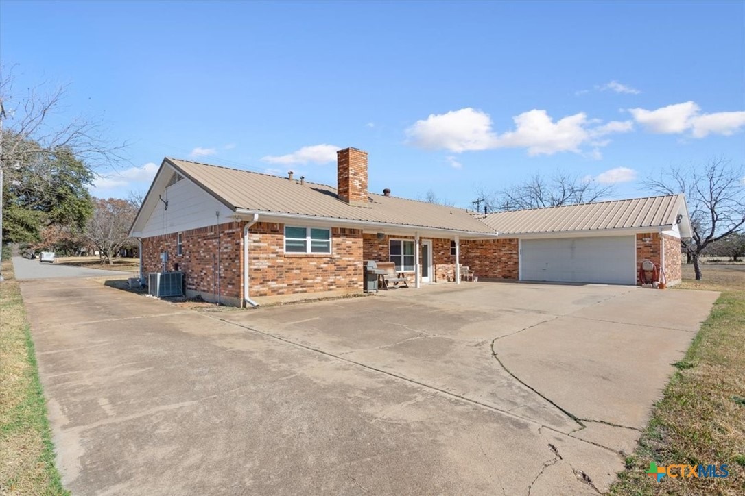 Sunny Ln, Gatesville, TX 76528