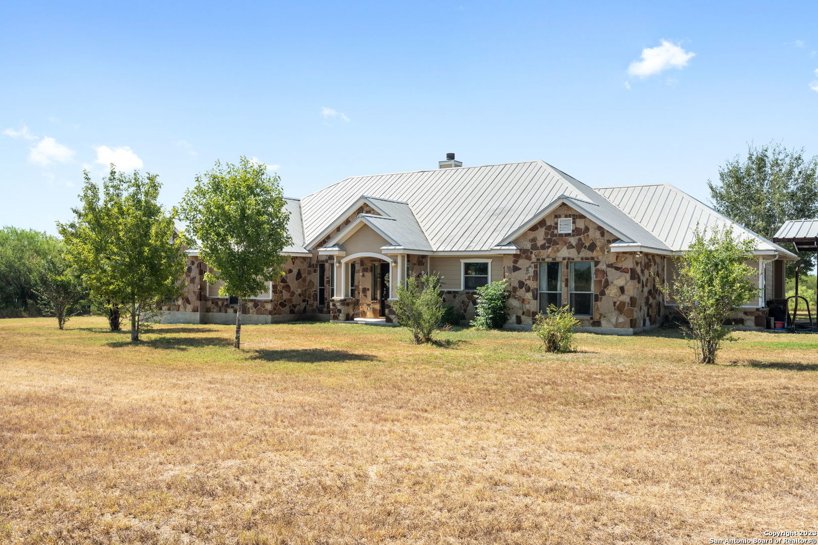Leal Rd, Pleasanton, TX 78064