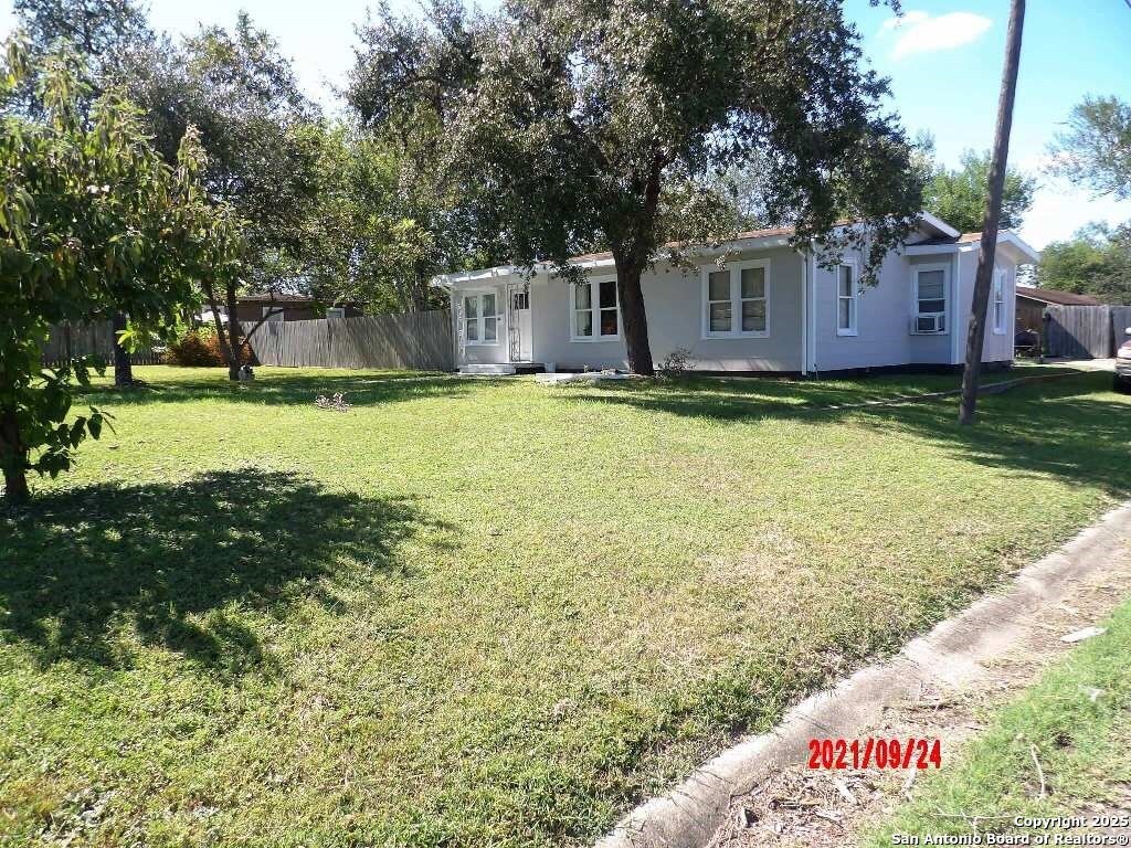 Hayes St, Beeville, TX 78102 #1