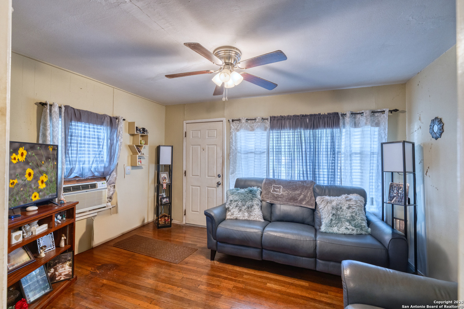 Avenue , Hondo, TX 78861 #1