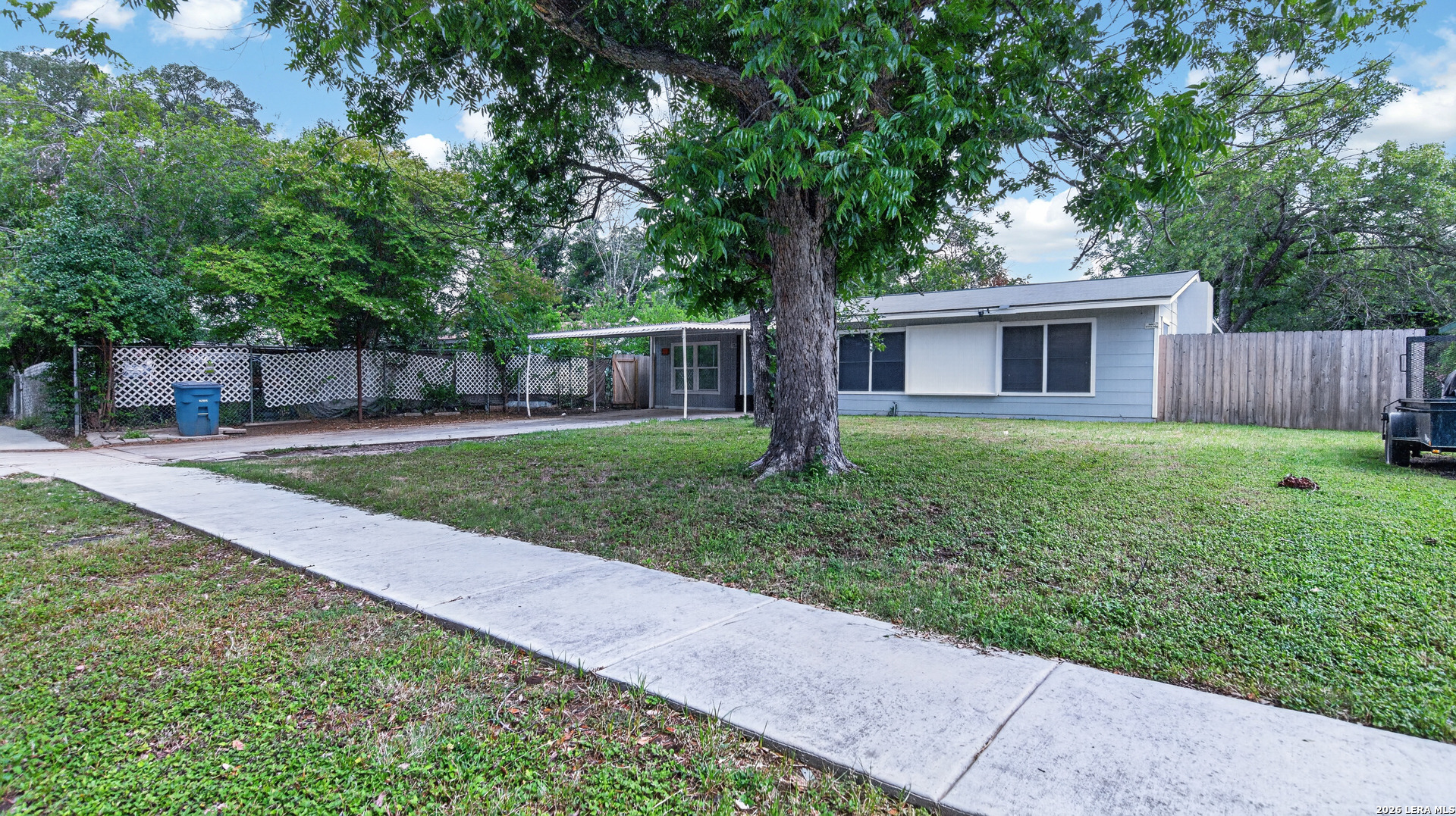 Leonidas Dr, San Antonio, TX 78220
